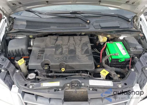 2010 Chrysler Town & Country Limited from USA, damaged, VIN 2A4RR6DX3AR240894